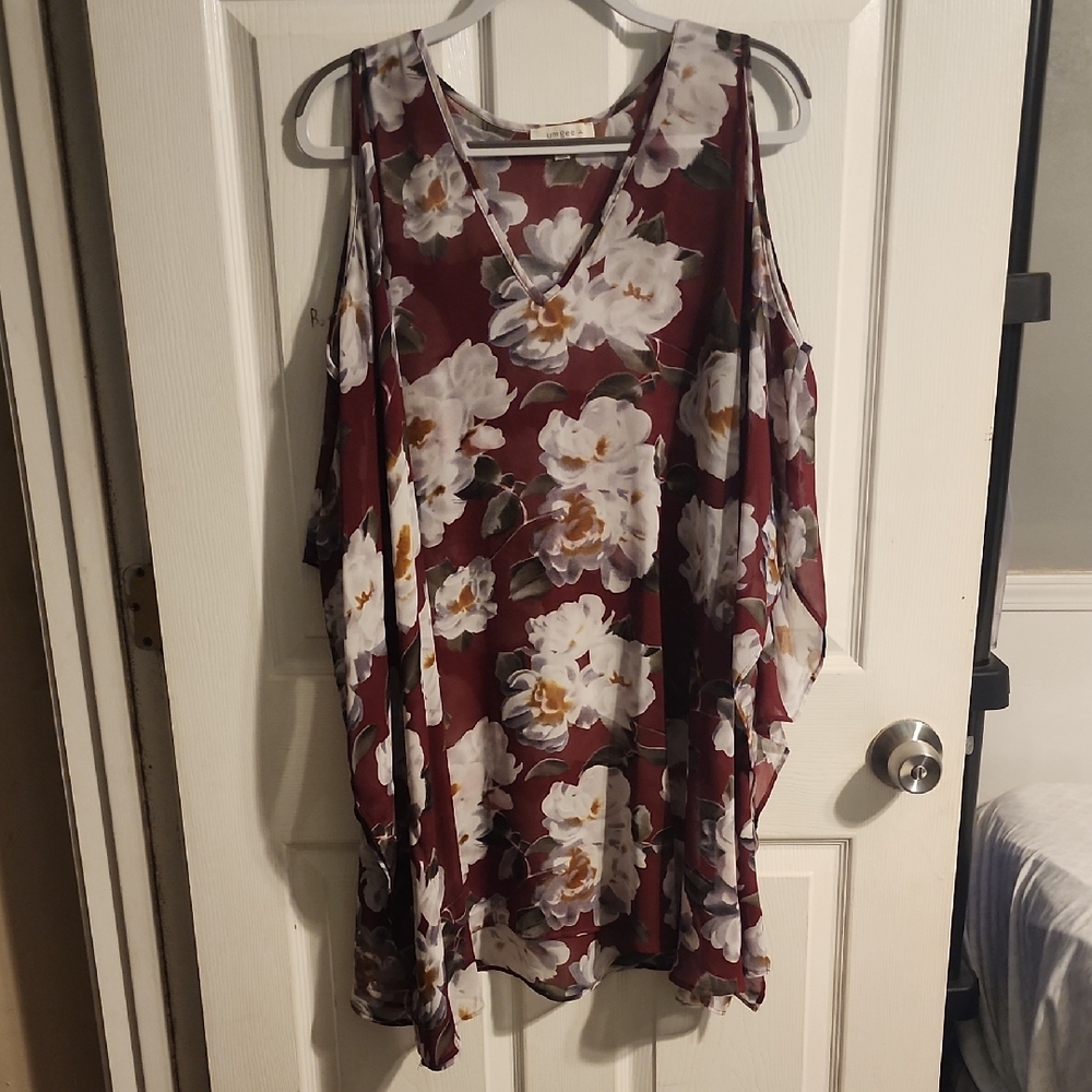 Umgee Floral Blouse in Burgundy and White